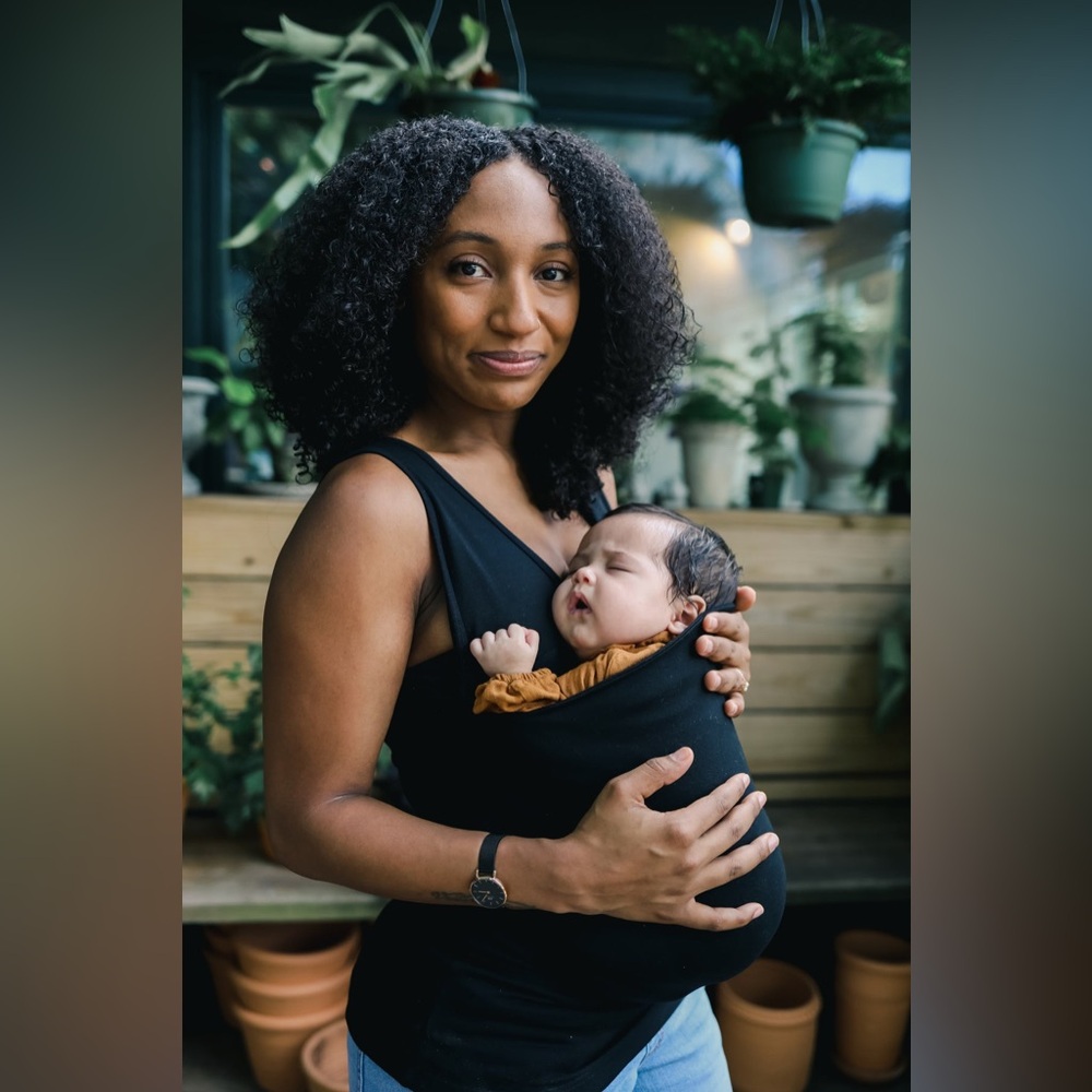 Lalabu Soothe Shirt Baby Wearing Tank Top in Black - Picture 5 of 7